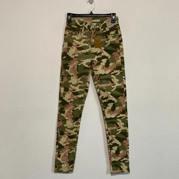 Levi’s 721 NWT High Rise Olive/Pink Camouflage Skinny Jeans Size 26 - Picture 1 of 12